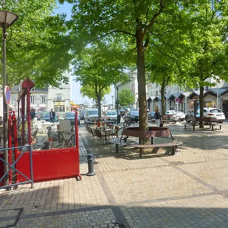 Confortable A De 105 M² 索米尔